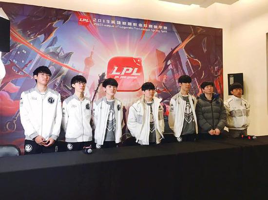 发动机的 发动机的